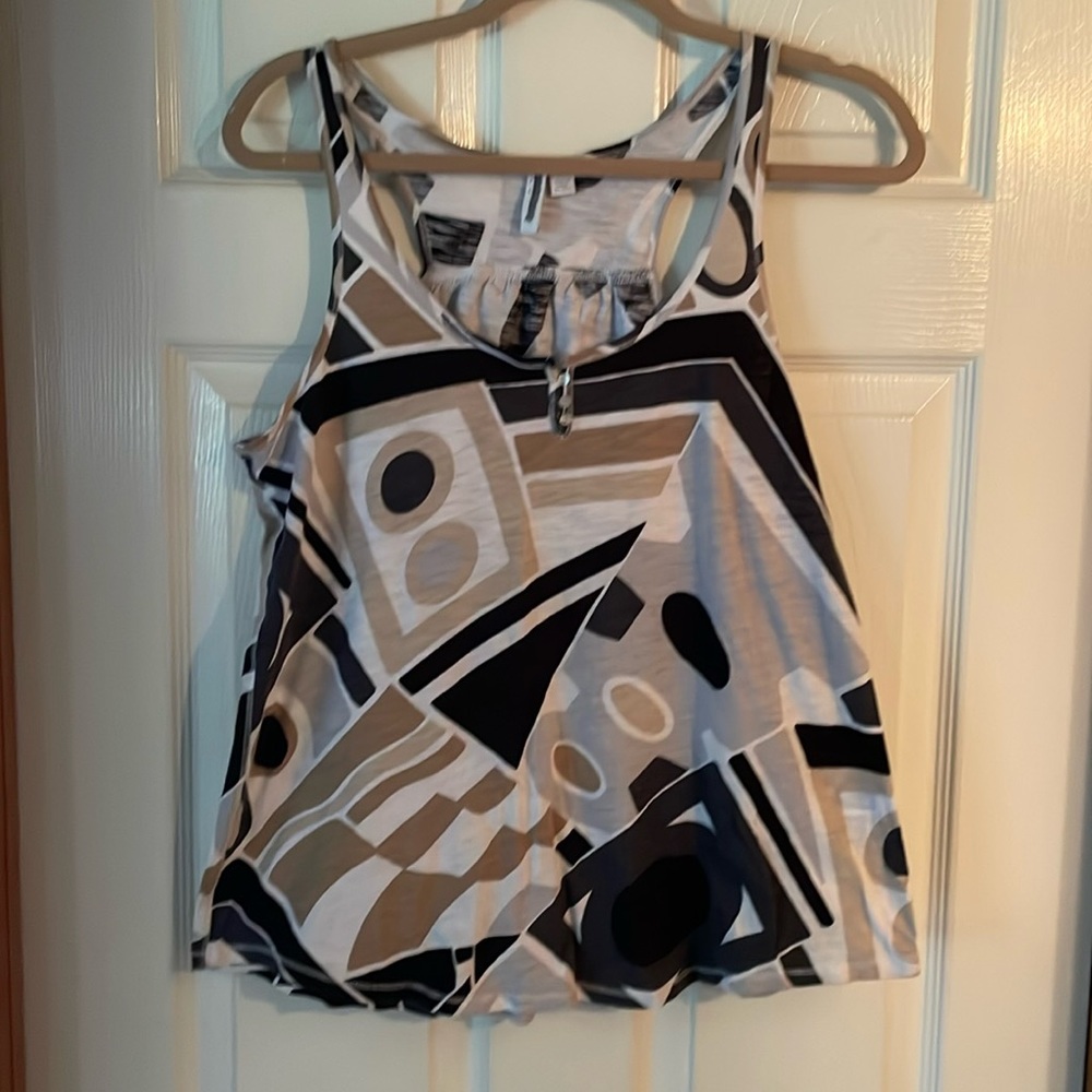 Relativity  top, 3 buttons, women’s size lrg